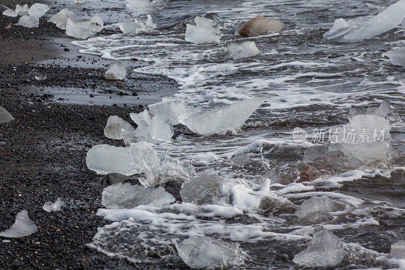 北极海滩上的冰块。Franz Josef Land，俄罗斯